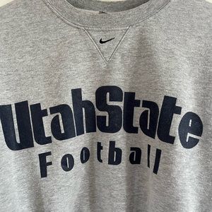 Cutest sinched cropped Utah State Football sweatshirt 💙🤍